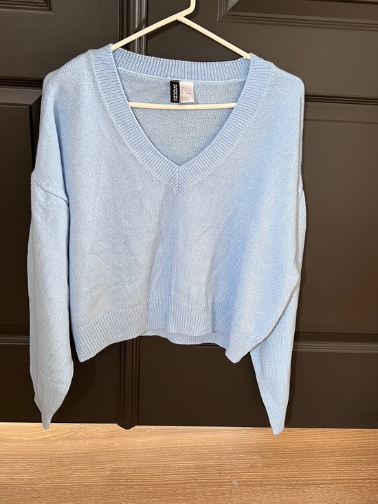 H&M Sweaters - H&M Light Blue V-Neck Cropped Sweater